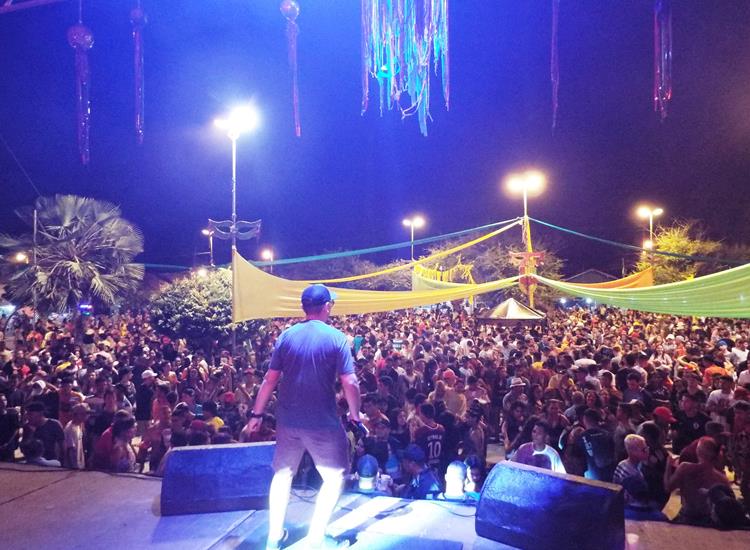 Público lota e se despede do carnaval 2019 ao som de Amor a 1000 e Edu Safadão  - Imagem 32