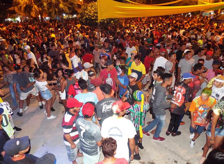 Público lota e se despede do carnaval 2019 ao som de Amor a 1000 e Edu Safadão  - Imagem 20