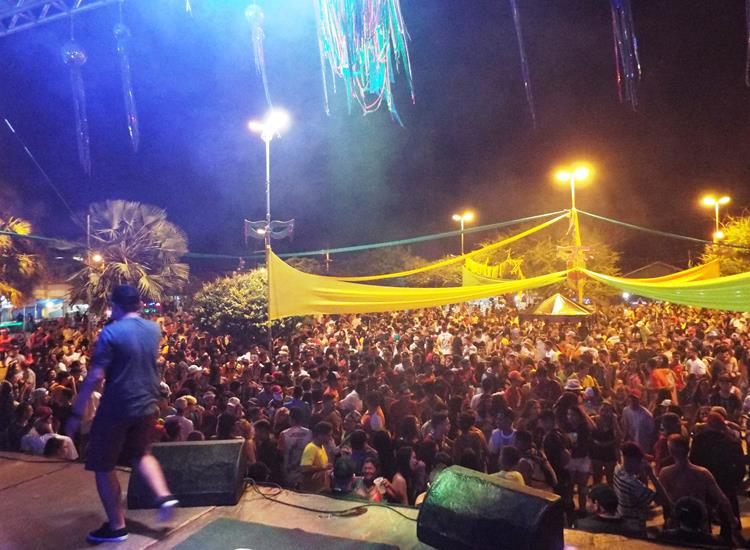 Público lota e se despede do carnaval 2019 ao som de Amor a 1000 e Edu Safadão  - Imagem 35