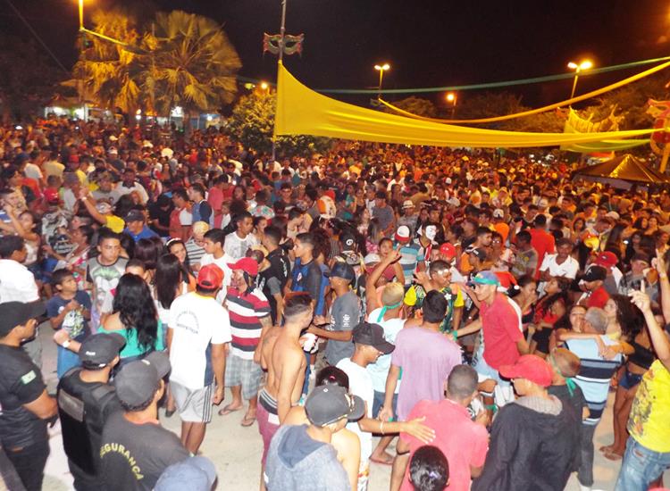 Público lota e se despede do carnaval 2019 ao som de Amor a 1000 e Edu Safadão  - Imagem 47