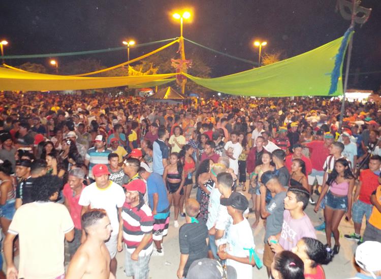 Público lota e se despede do carnaval 2019 ao som de Amor a 1000 e Edu Safadão  - Imagem 42