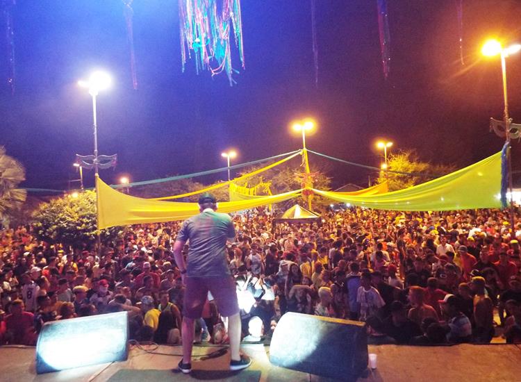 Público lota e se despede do carnaval 2019 ao som de Amor a 1000 e Edu Safadão  - Imagem 30