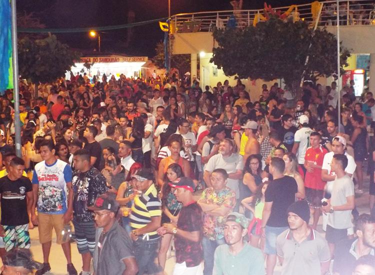 Público lota e se despede do carnaval 2019 ao som de Amor a 1000 e Edu Safadão  - Imagem 4