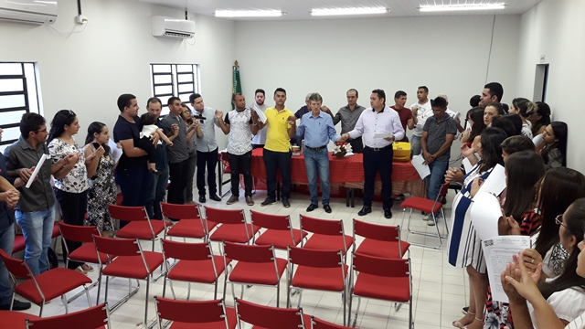 Servidores aprovados em Teste Seletivo de Dom Expedito Lopes são empossados - Imagem 67