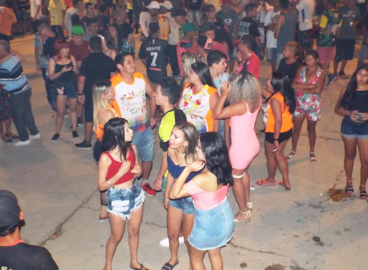 Público lota e se despede do carnaval 2019 ao som de Amor a 1000 e Edu Safadão  - Imagem 2