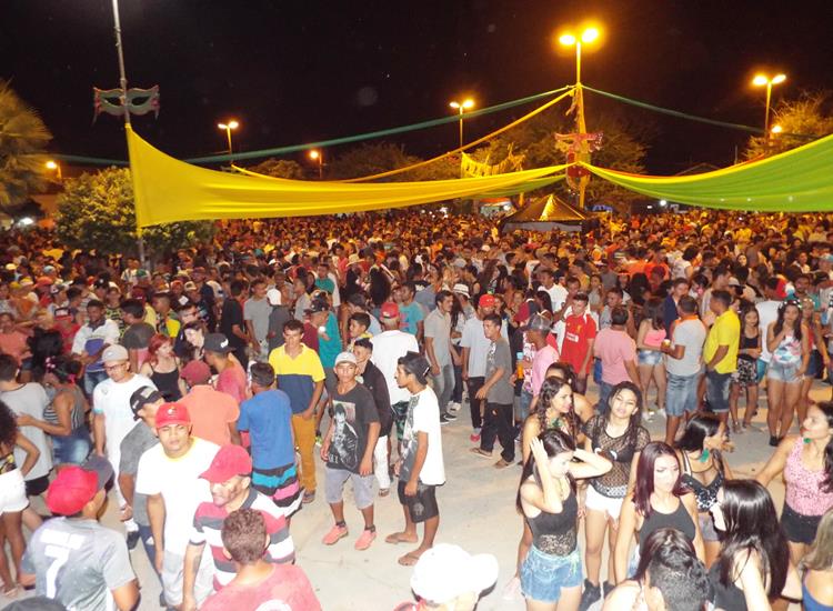 Público lota e se despede do carnaval 2019 ao som de Amor a 1000 e Edu Safadão  - Imagem 18
