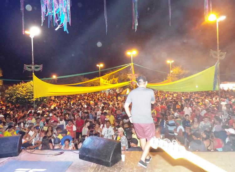 Público lota e se despede do carnaval 2019 ao som de Amor a 1000 e Edu Safadão  - Imagem 33