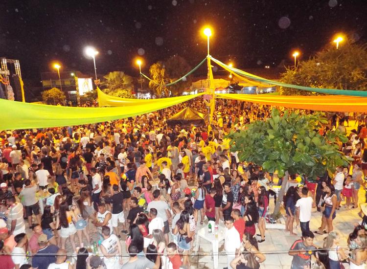 Público lota e se despede do carnaval 2019 ao som de Amor a 1000 e Edu Safadão  - Imagem 17