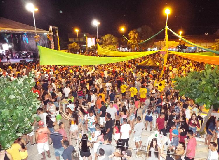 Público lota e se despede do carnaval 2019 ao som de Amor a 1000 e Edu Safadão  - Imagem 15