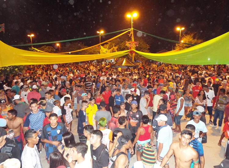 Público lota e se despede do carnaval 2019 ao som de Amor a 1000 e Edu Safadão  - Imagem 61