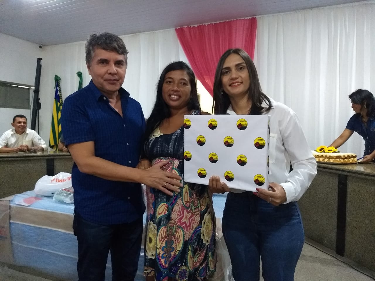 Vereadora festeja Dia Internacional da Mulher com festa e sorteio de vários brindes - Imagem 13