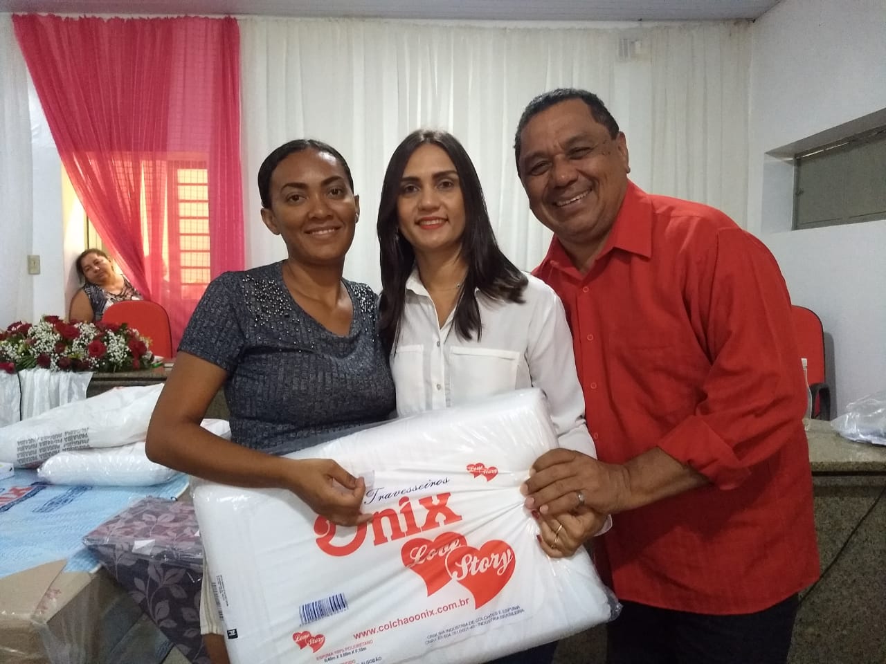 Vereadora festeja Dia Internacional da Mulher com festa e sorteio de vários brindes - Imagem 2