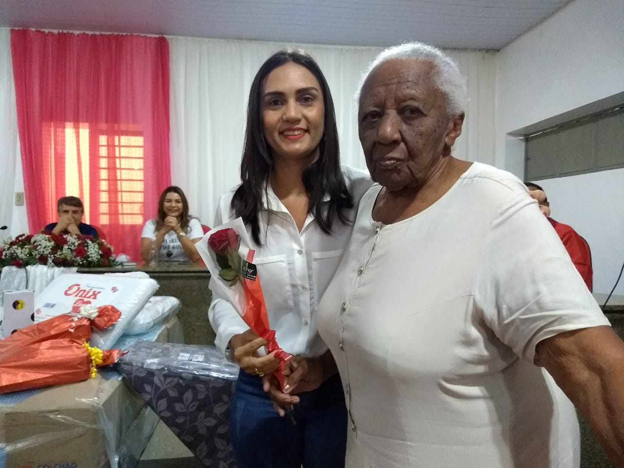Vereadora festeja Dia Internacional da Mulher com festa e sorteio de vários brindes - Imagem 15