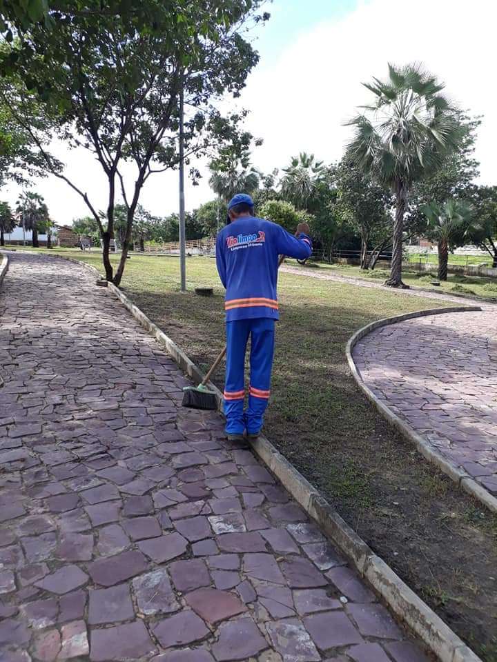 Prefeito João Luiz continua sua meta de cidade limpa - Imagem 4