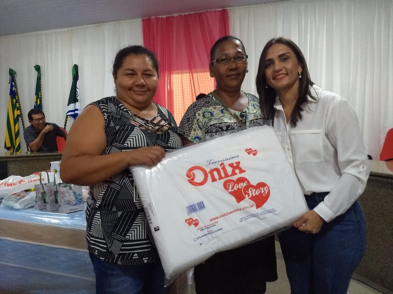 Vereadora festeja Dia Internacional da Mulher com festa e sorteio de vários brindes - Imagem 7