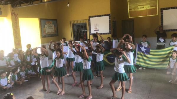 Alunos da rede municipal de ensino participam de palestra sobre a cidade de Santo Inácio  - Imagem 6