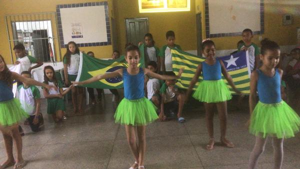 Alunos da rede municipal de ensino participam de palestra sobre a cidade de Santo Inácio  - Imagem 14