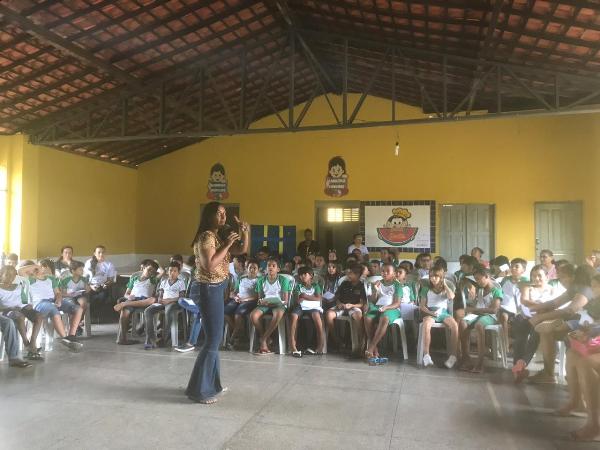 Alunos da rede municipal de ensino participam de palestra sobre a cidade de Santo Inácio  - Imagem 12