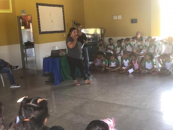 Alunos da rede municipal de ensino participam de palestra sobre a cidade de Santo Inácio  - Imagem 3