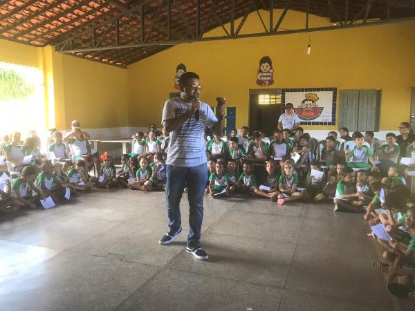 Alunos da rede municipal de ensino participam de palestra sobre a cidade de Santo Inácio  - Imagem 1