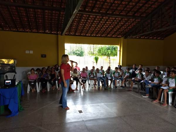 Alunos da rede municipal de ensino participam de palestra sobre a cidade de Santo Inácio  - Imagem 22