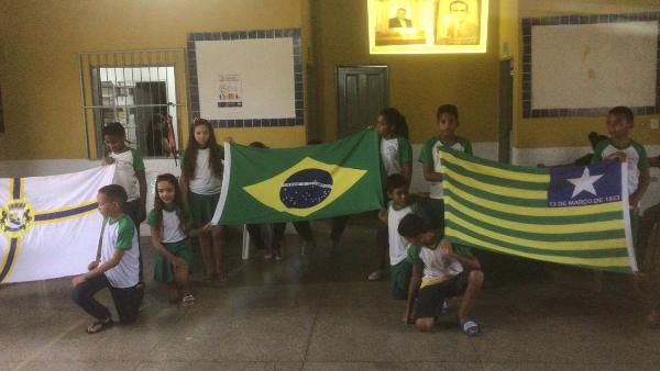Alunos da rede municipal de ensino participam de palestra sobre a cidade de Santo Inácio  - Imagem 15