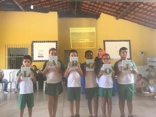 Alunos da rede municipal de ensino participam de palestra sobre a cidade de Santo Inácio  - Imagem 5