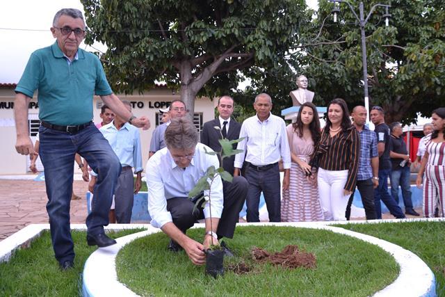 No aniversario da cidade prefeitura implanta programa “Piauí Mais Verde” em Dom Expedito Lopes. - Imagem 8