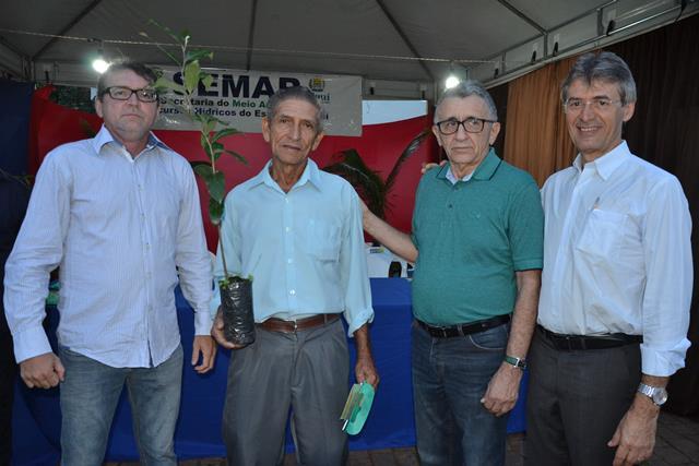 No aniversario da cidade prefeitura implanta programa “Piauí Mais Verde” em Dom Expedito Lopes. - Imagem 12