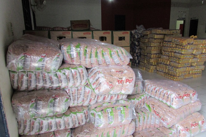 Famílias carentes vão receber cestas básicas para semana santa