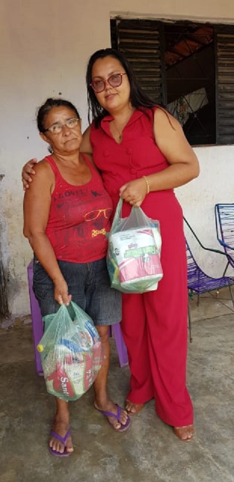 Prefeito Ananias André distribui cestas básicas para vítimas de alagamento