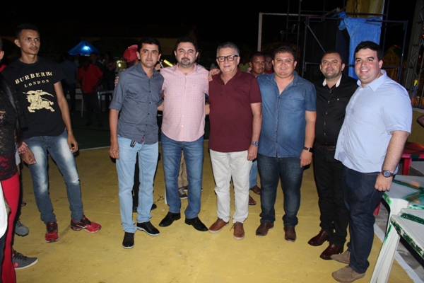 Show com Zé Cantor encerra programação de aniversário de Santo Inácio do Piauí - Imagem 3