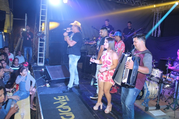 Show com Zé Cantor encerra programação de aniversário de Santo Inácio do Piauí - Imagem 18