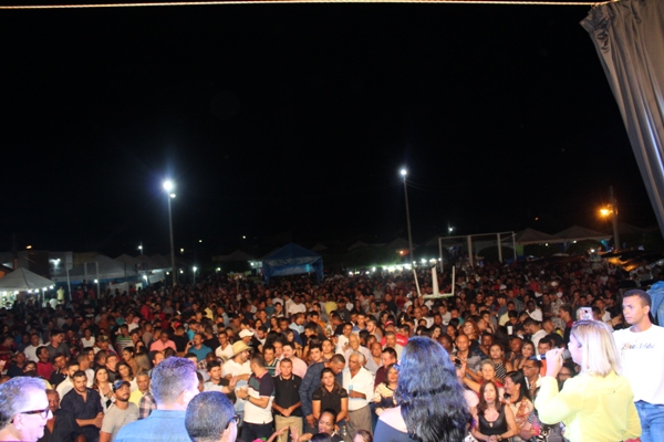 Show com Zé Cantor encerra programação de aniversário de Santo Inácio do Piauí - Imagem 42