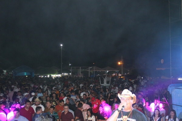 Show com Zé Cantor encerra programação de aniversário de Santo Inácio do Piauí - Imagem 16