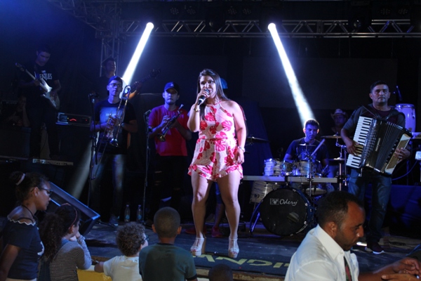 Show com Zé Cantor encerra programação de aniversário de Santo Inácio do Piauí - Imagem 7