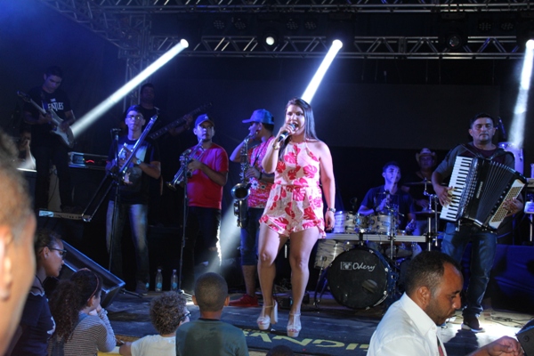 Show com Zé Cantor encerra programação de aniversário de Santo Inácio do Piauí - Imagem 8