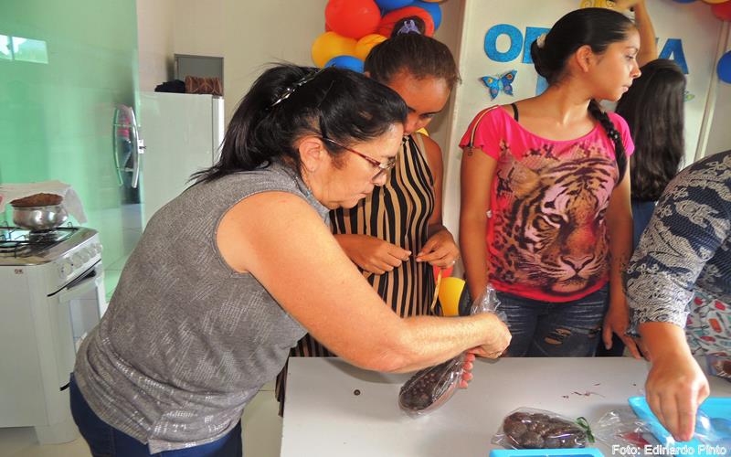 SEMAS promove oficina de produção de ovos de páscoa  - Imagem 12