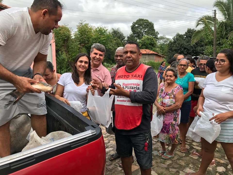 Prefeito faz entrega de pescado em todo município  - Imagem 17