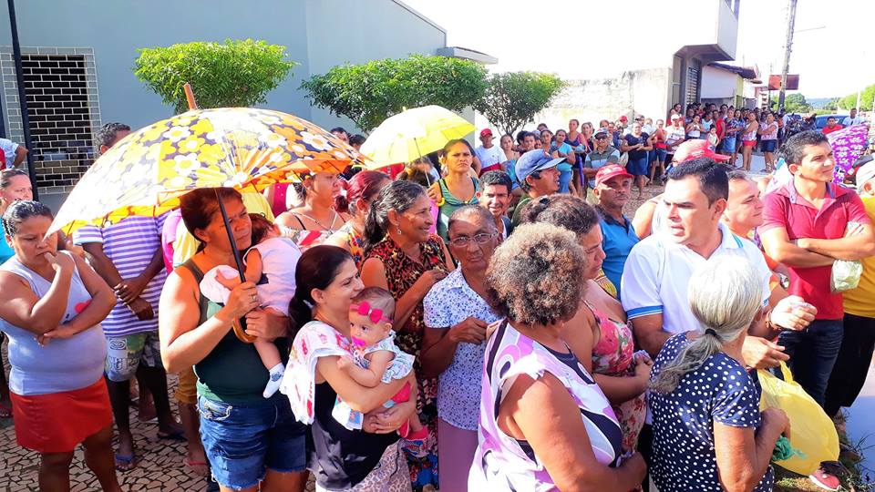 Prefeito Genival Bezerra participa da tradicional entrega de peixes da Semana Santa - Imagem 8