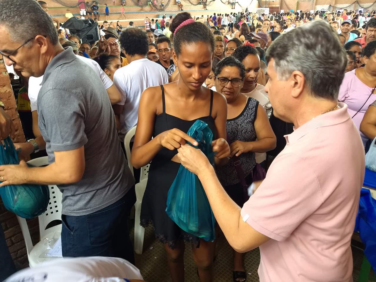 Prefeito faz entrega de pescado em todo município - Imagem 12
