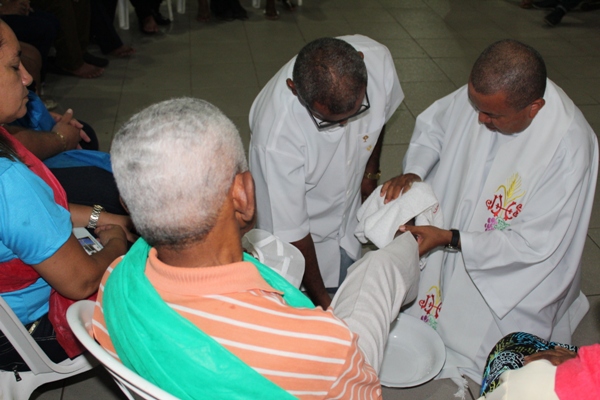 Missa de lava-pés é celebrada  em Santo Inácio - Imagem 17