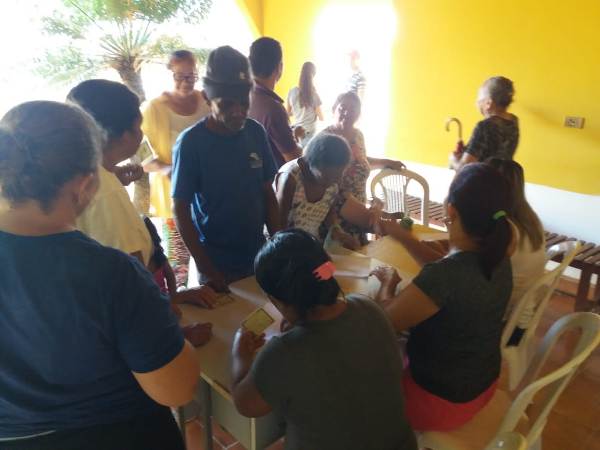 Prefeito Tairo Mesquita participa de entrega de peixes a famílias de Santo Inácio - Imagem 2
