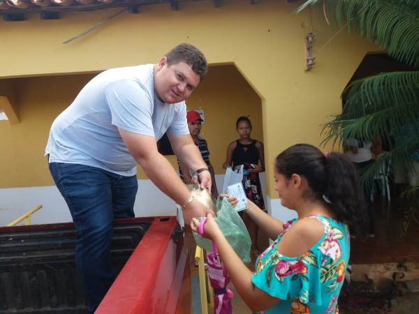 Prefeito Tairo Mesquita participa de entrega de peixes a famílias de Santo Inácio - Imagem 6