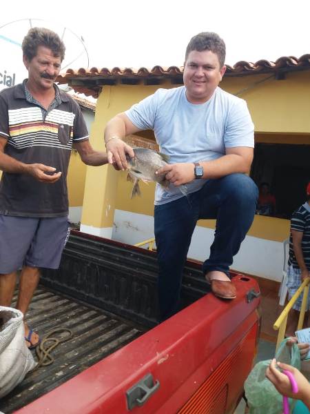 Prefeito Tairo Mesquita participa de entrega de peixes a famílias de Santo Inácio - Imagem 9