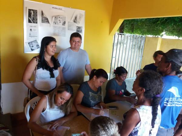 Prefeito Tairo Mesquita participa de entrega de peixes a famílias de Santo Inácio - Imagem 4
