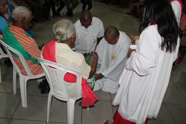 Missa de lava-pés é celebrada  em Santo Inácio