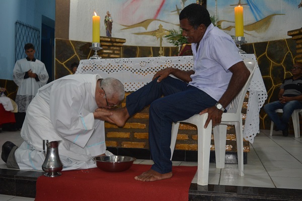 Lava-pés: início do tríduo pascal