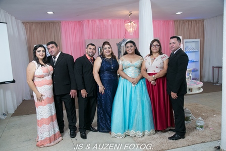 Luxo e glamour na festa de 15 anos de Maria Náaria - Imagem 16