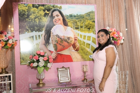 Luxo e glamour na festa de 15 anos de Maria Náaria - Imagem 9